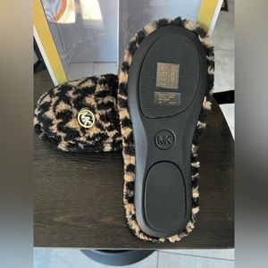 Brand new Michael Kors Alexis Closed Toe. Jacquard Faux Sherpa Slippers 7M
